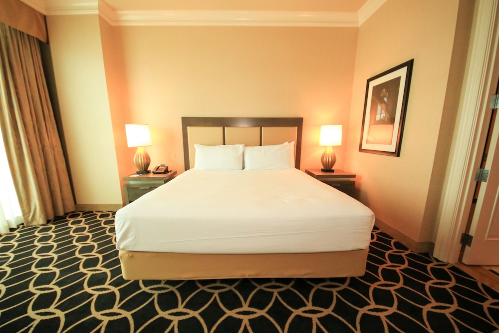 Rodeo Director Suite - Photo 3