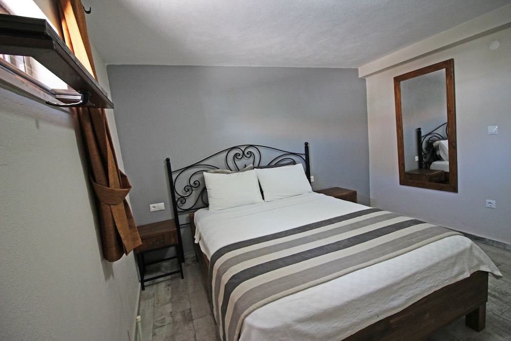 Economy Double Room (No View, Basement) photo 1
