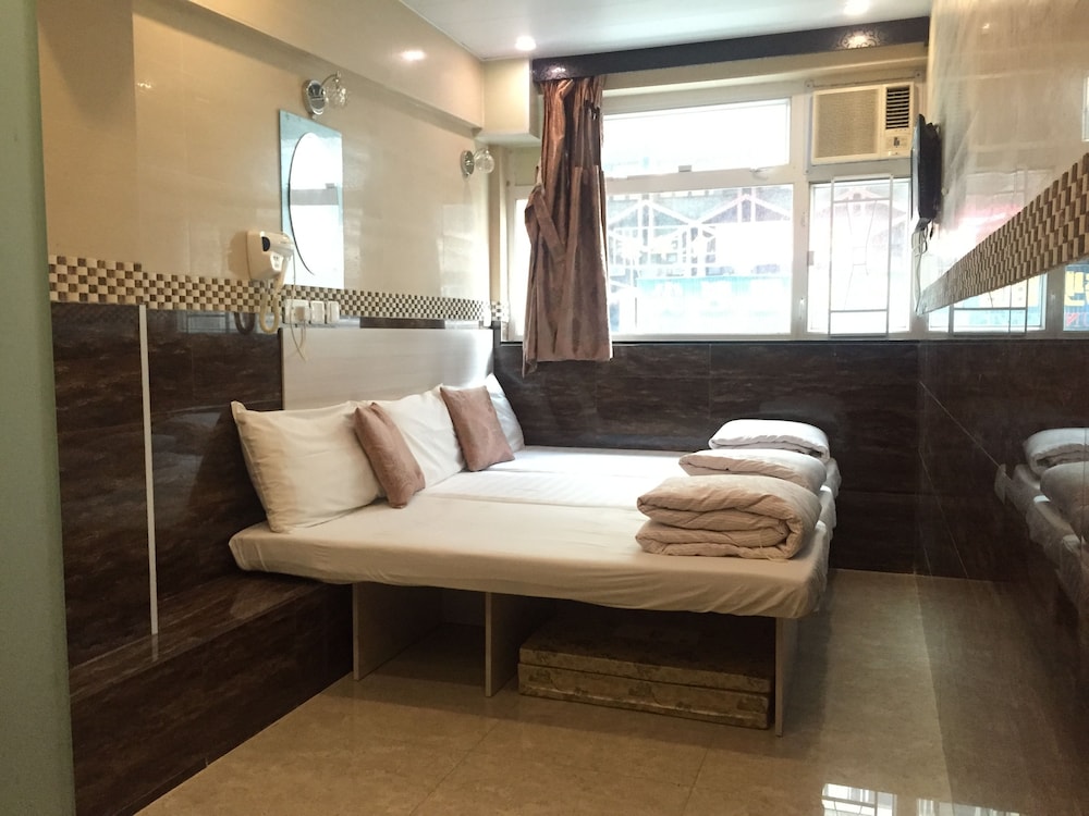 Standard Triple Room (With Window) photo 1