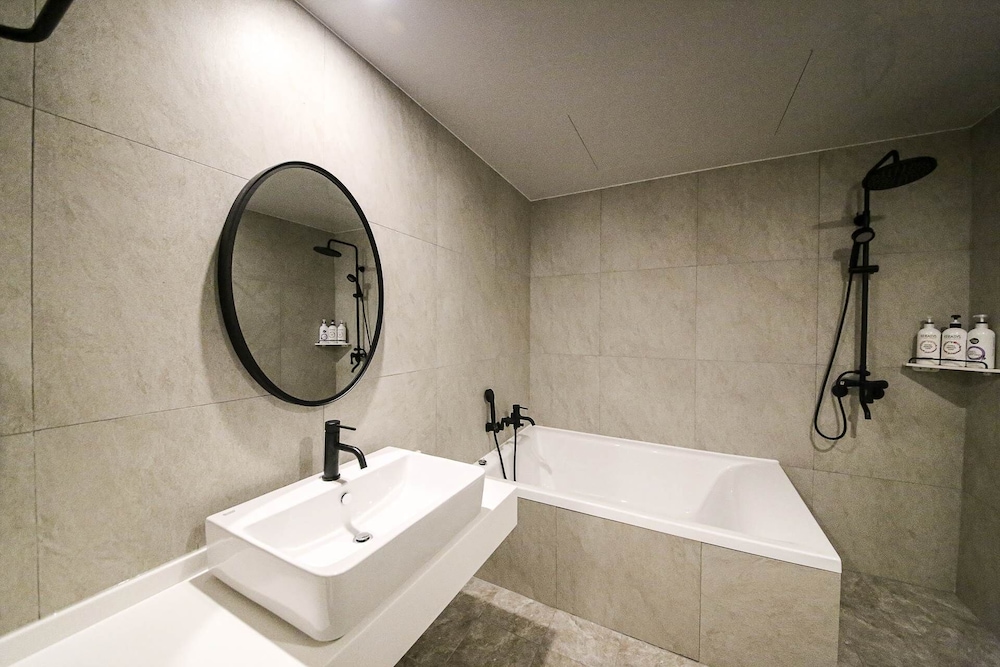 Deluxe Room - Photo 3