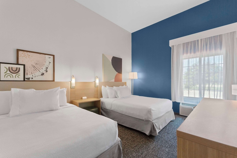 Room, 2 Queen Beds, Accessible, Bathtub (Mobility) - Photo 1