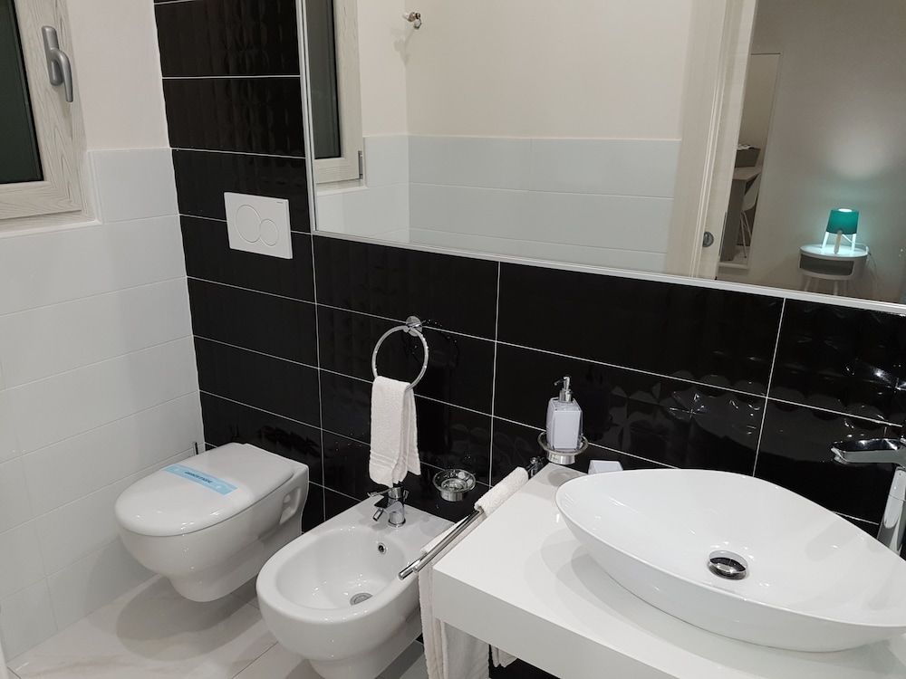 Deluxe Room, 1 Bedroom, Non Smoking, Pool View photo 3