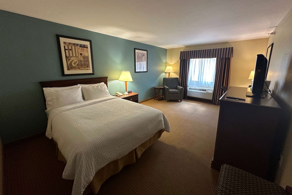 Room, 1 Queen Bed, Accessible, Non Smoking (Mobility, Bathtub W/grab Bars) - Photo 2