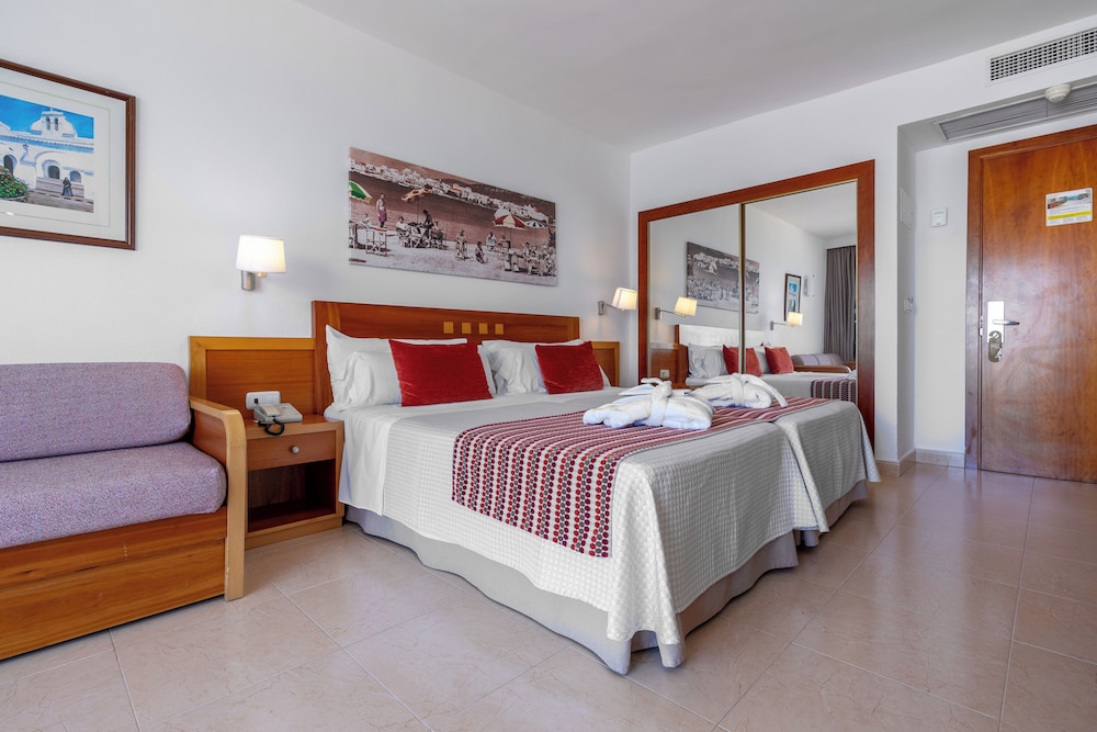 Superior Double Room, Balcony, Sea View (2 Adults + 1 Child) - Photo 6