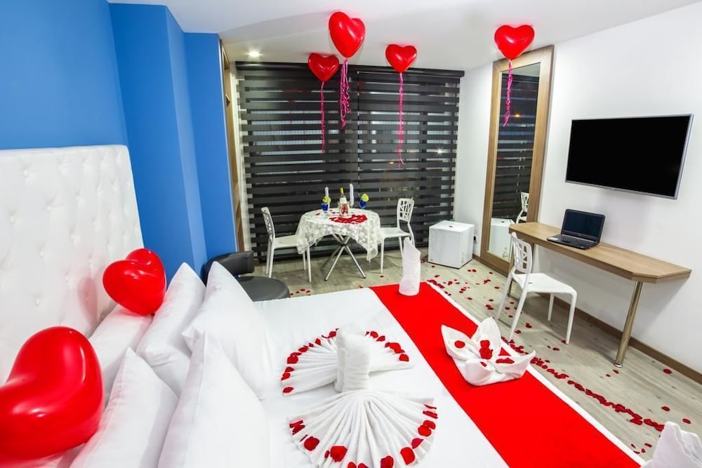 Superior Suite, 1 King Bed, Hot Tub