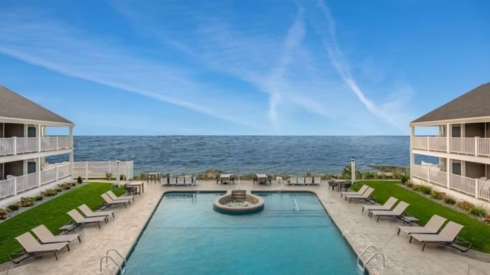 Deluxe Double Room, 2 Queen Beds, Balcony, Ocean View (Queen) photo 2
