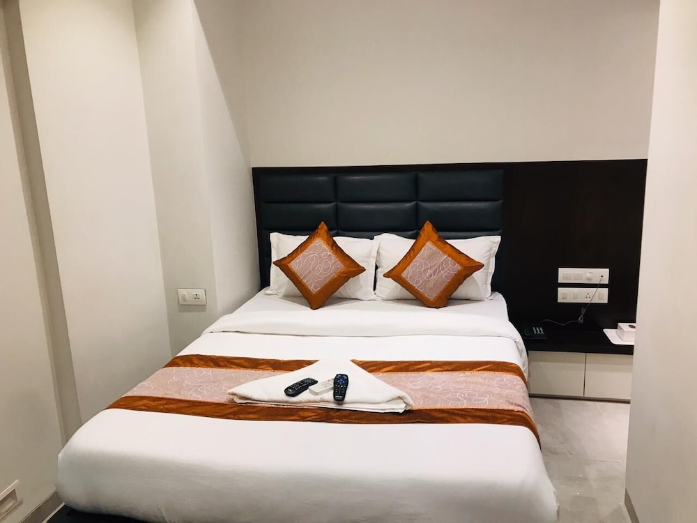 Deluxe Room - Photo 3