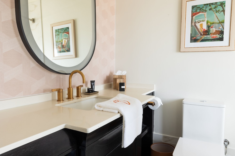Suite, 1 Bedroom - Photo 12