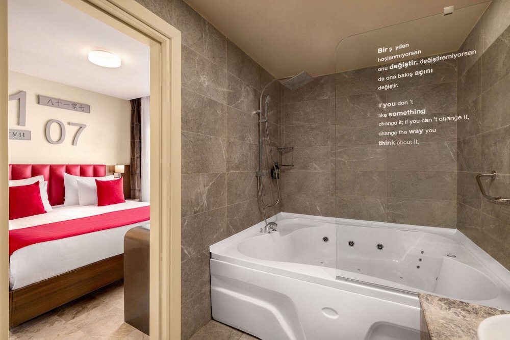 Deluxe Room, 1 Twin Bed, Jetted Tub photo 2