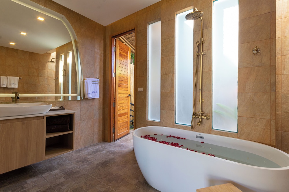 Deluxe Private Plunge Pool Villa - Photo 2