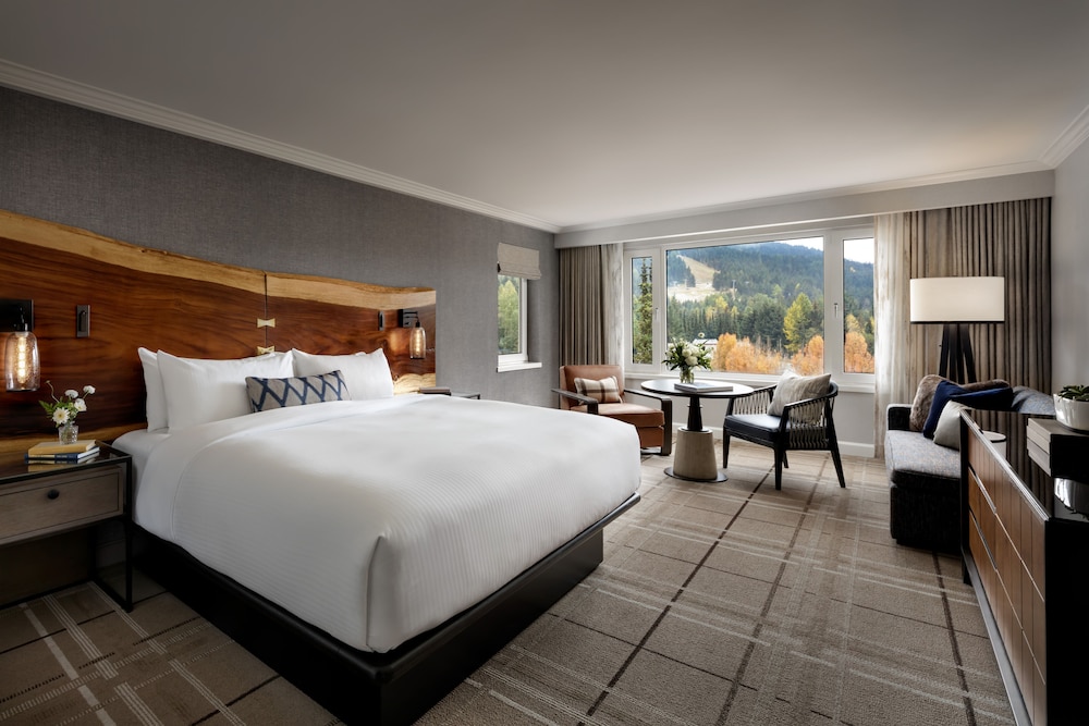 Deluxe Room, 1 King Bed, Mountain View, Slope side - Photo 1