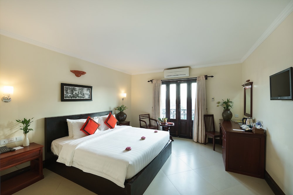 Deluxe Double with Private Balcony - Free Pick Up