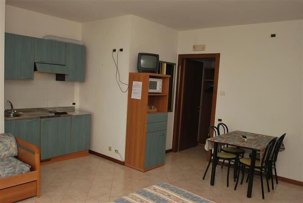 Studio, Lake View photo 1