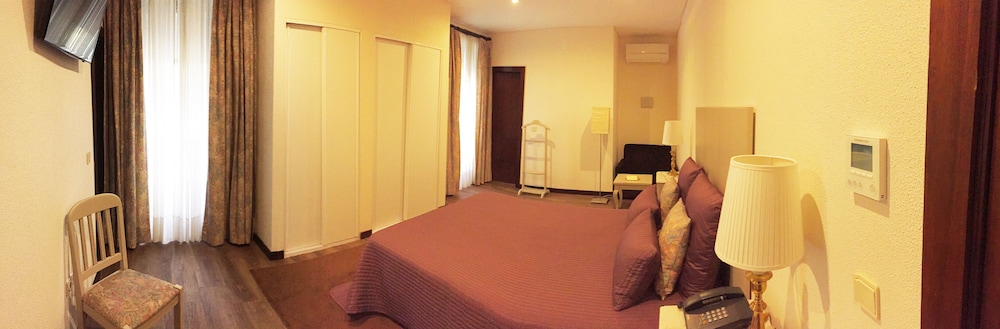 Standard Double or Twin Room - Photo 2