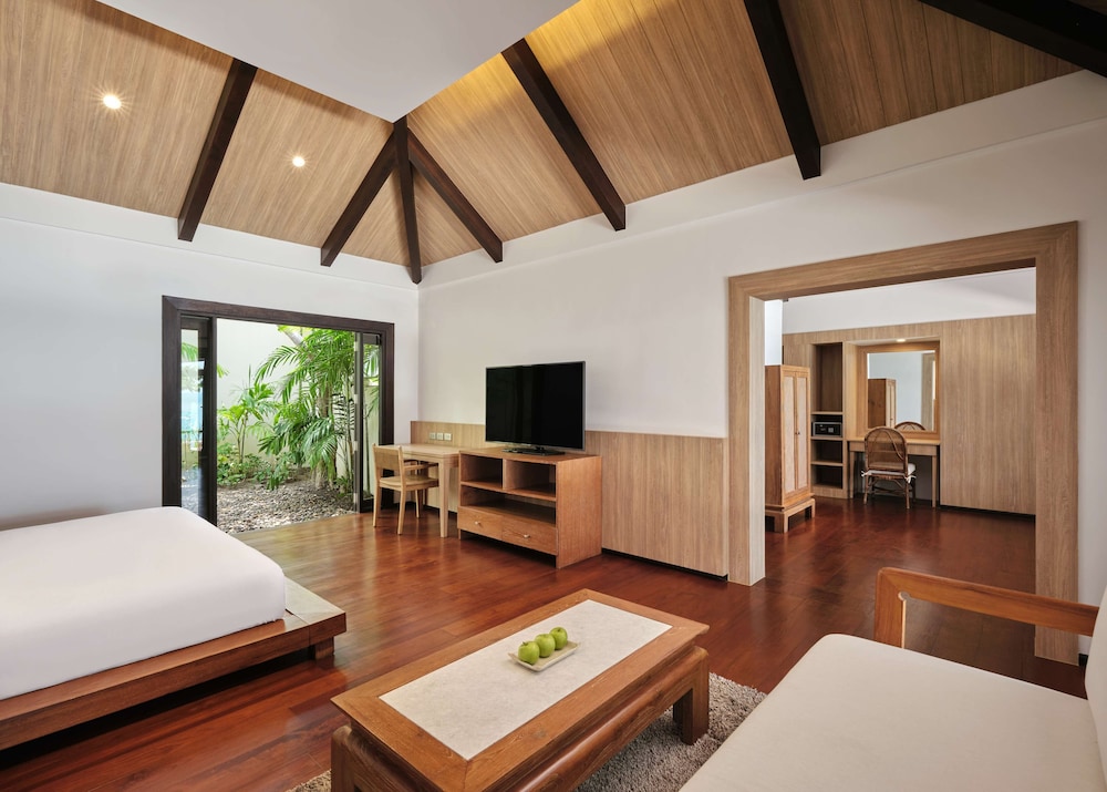 Wellbeing Seafront Pool Villa