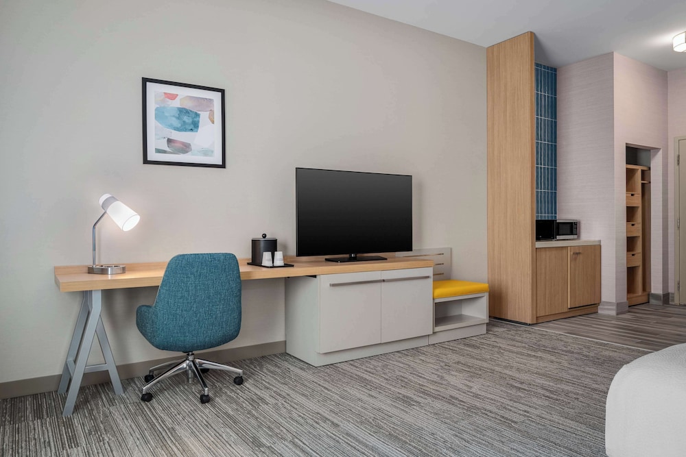 Junior Suite, Accessible, Microwave (Mobility and Hearing) - Photo 2