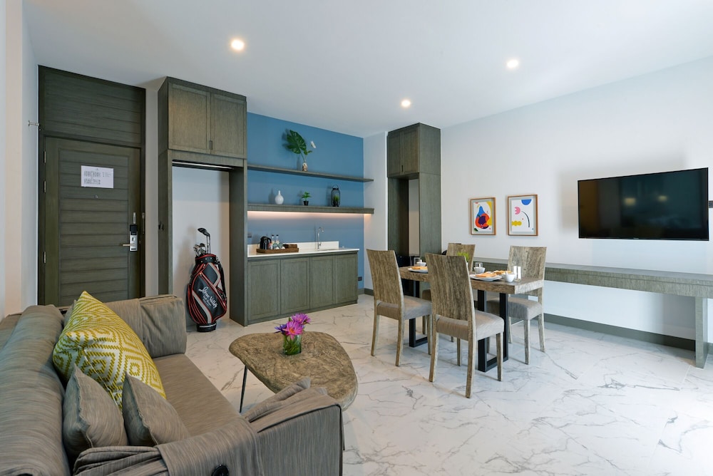 Suite - Photo 7