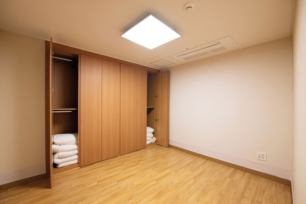 [Condominium] Family Suite Twin - Photo 2