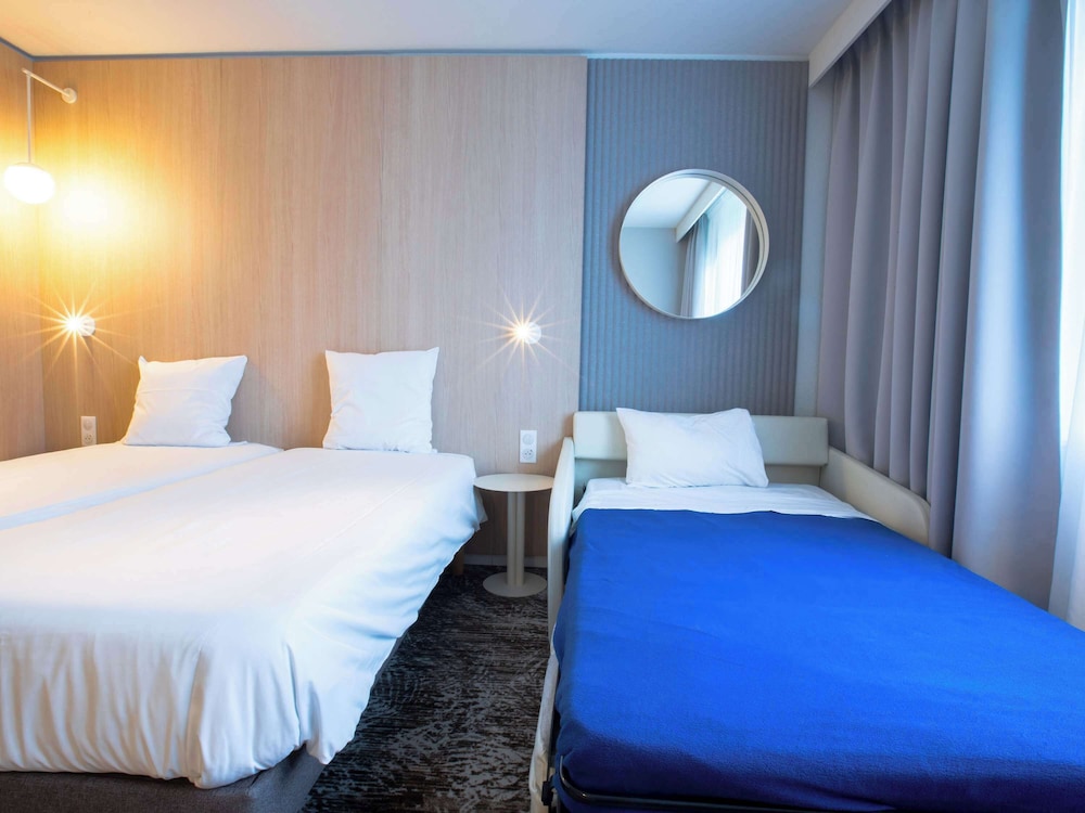 Standard room with 2 single beds and 1 sofa - Photo 7