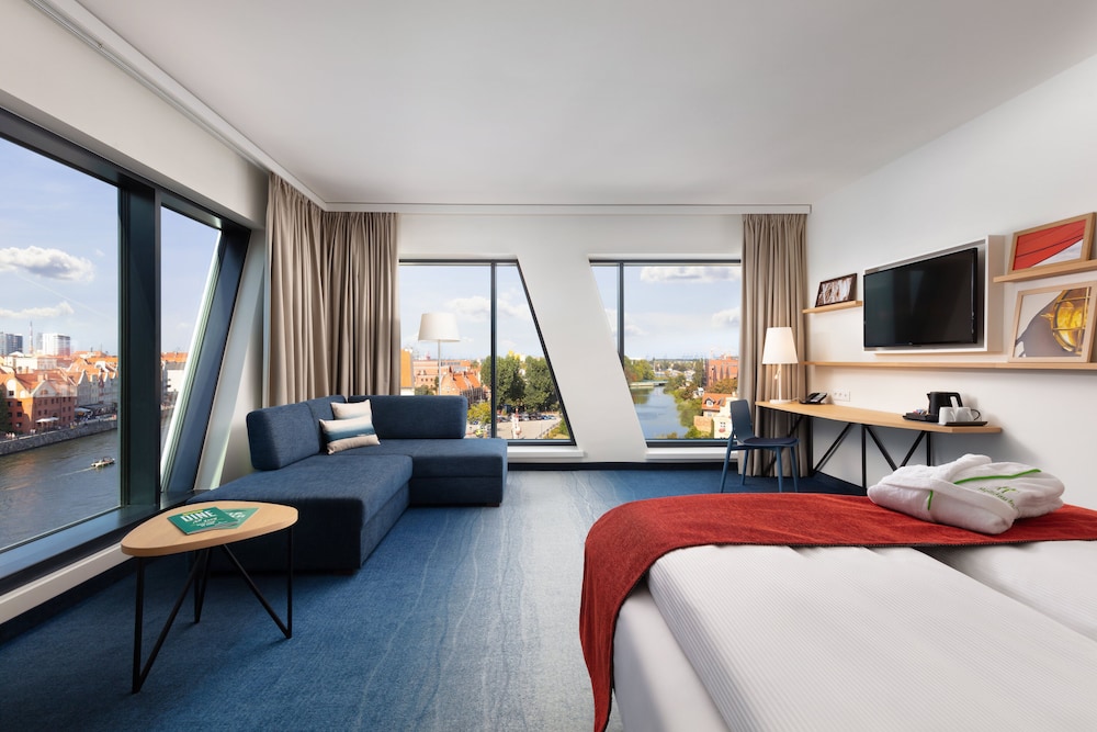 Premium Room, 1 King Bed, River View - Photo 10