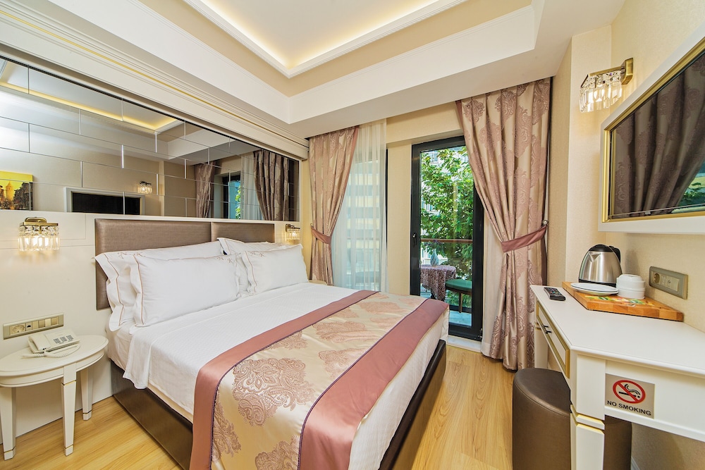 Standard Double or Twin Room, 1 Bedroom, Balcony, City View photo 2