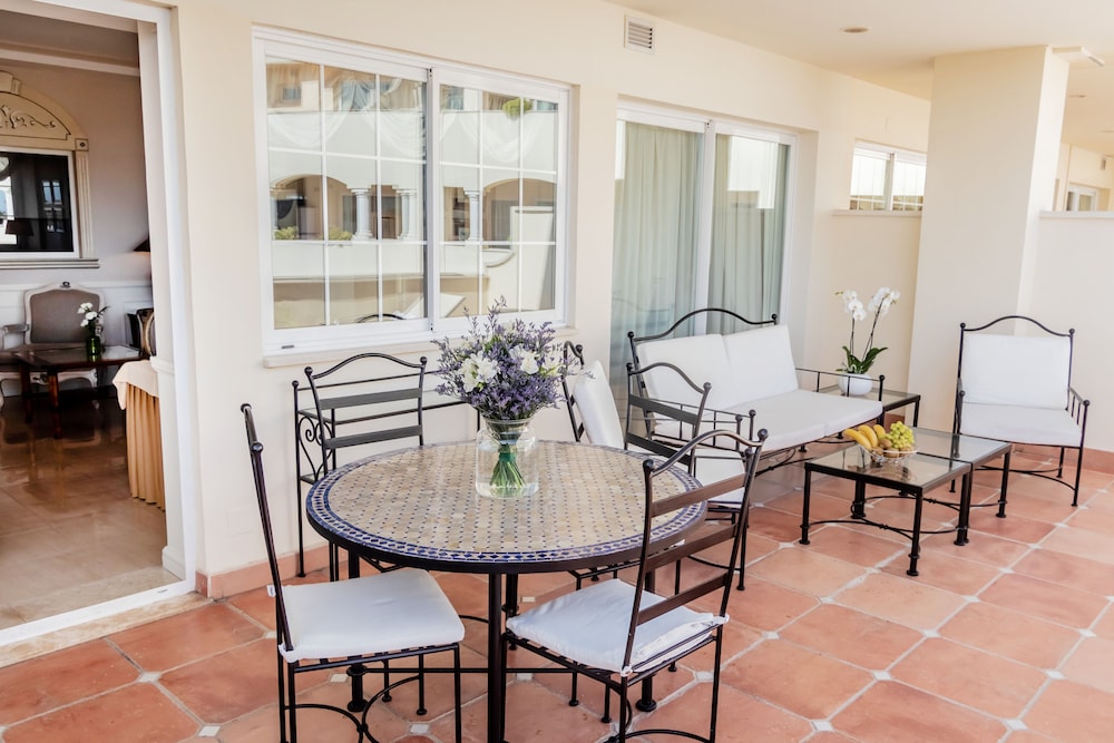 Superior Apartment, 2 Bedrooms, Pool View - Photo 8