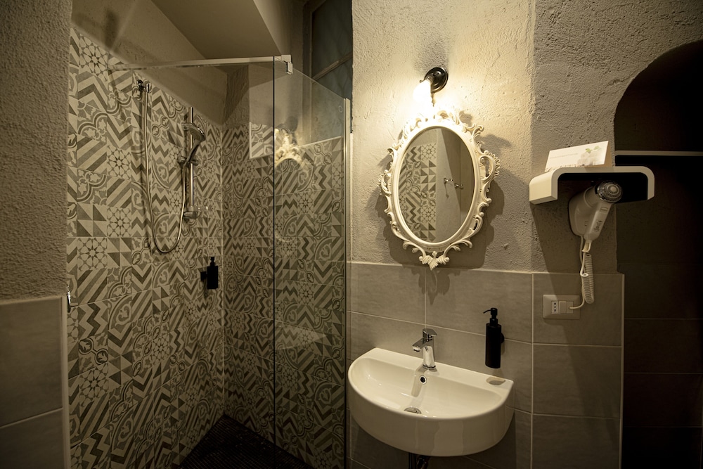 Deluxe Triple Room - Photo 6
