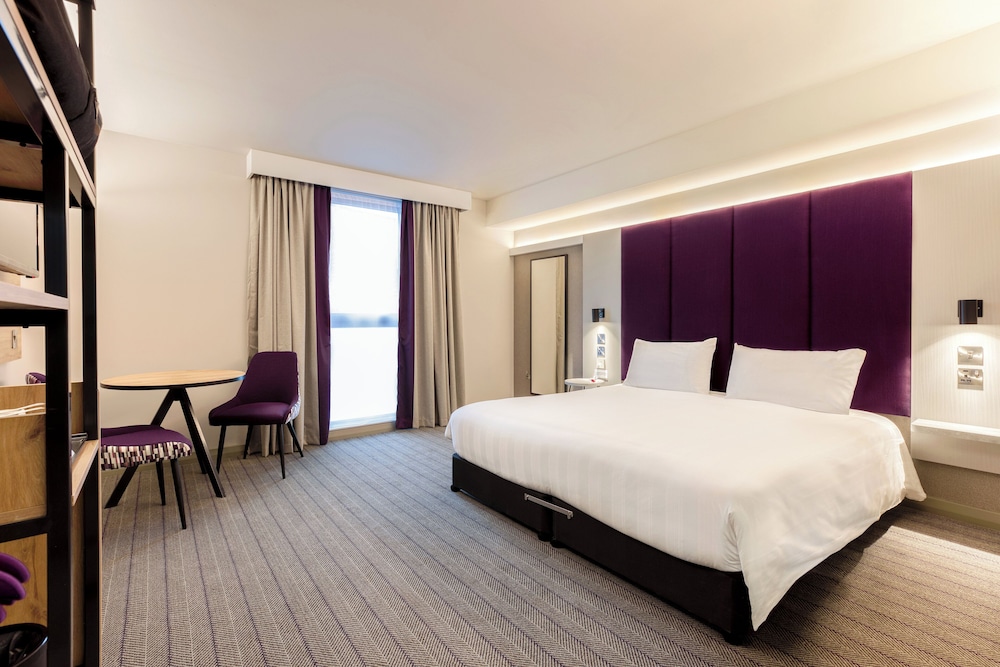 Standard Double Room, Roll-in Shower