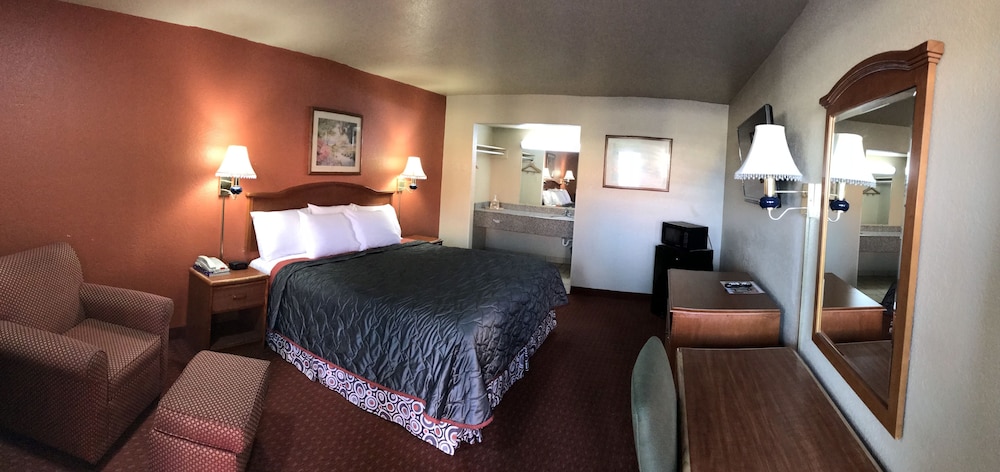 Standard Room, 1 King Bed photo 3