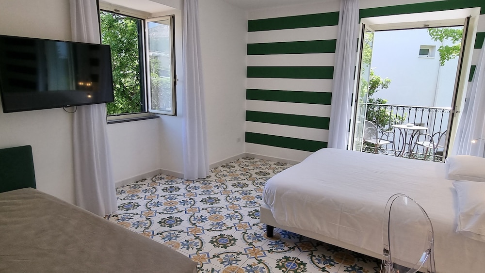 Classic Quadruple Room, Balcony