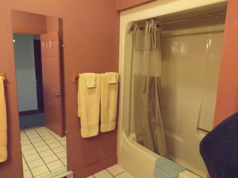 Standard Room, 2 Queen Beds photo 2