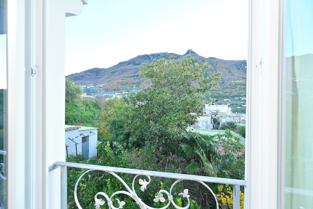 Superior Double or Twin Room, Balcony, Mountain View photo 2