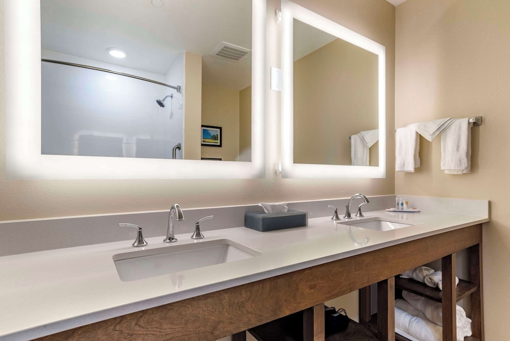Suite, Multiple Beds, Non Smoking - Photo 3