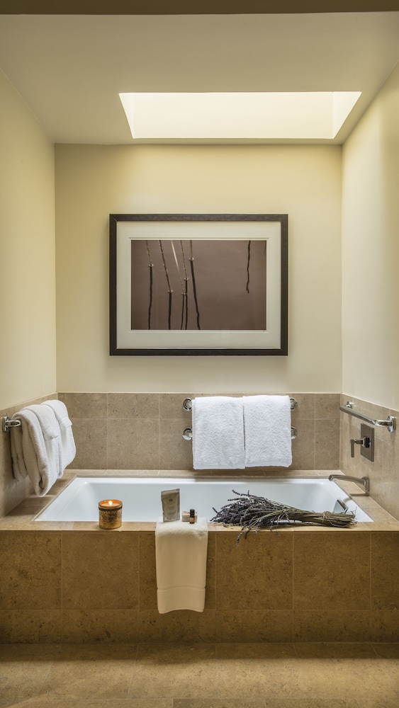 Suite (Estate) - Photo 4
