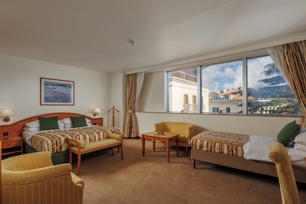 Superior Triple Room - Photo 1