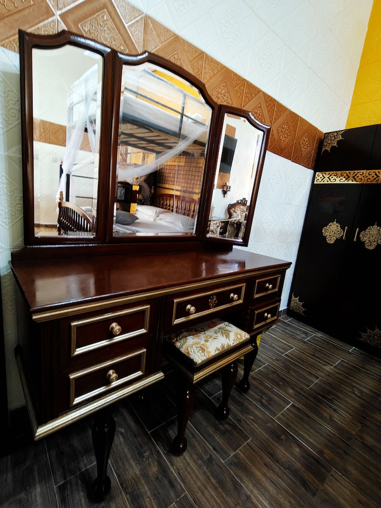 Basic Quadruple Room photo 2