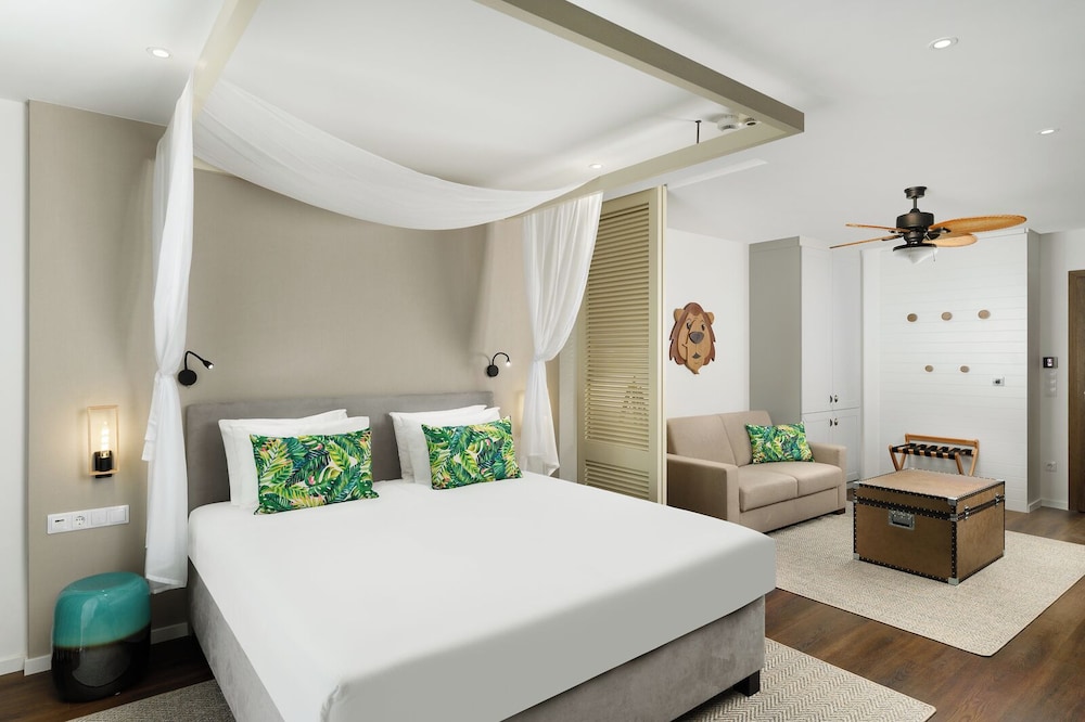 Junior Suite, Multiple Beds (Standard) photo 3