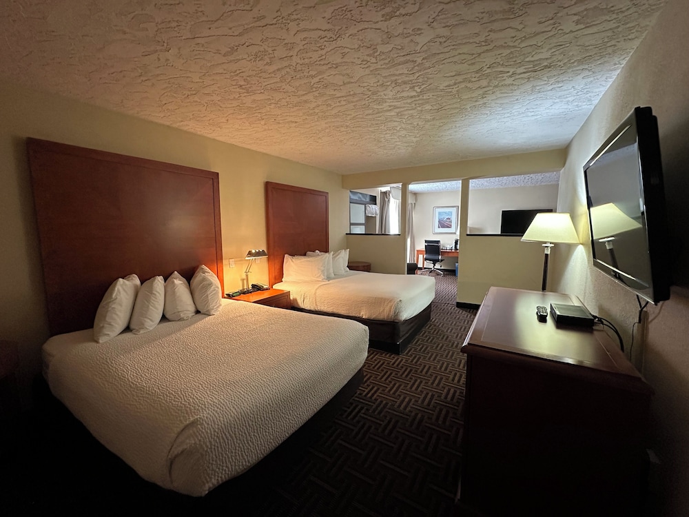 Suite, 2 Queen Beds, Non Smoking - Photo 5