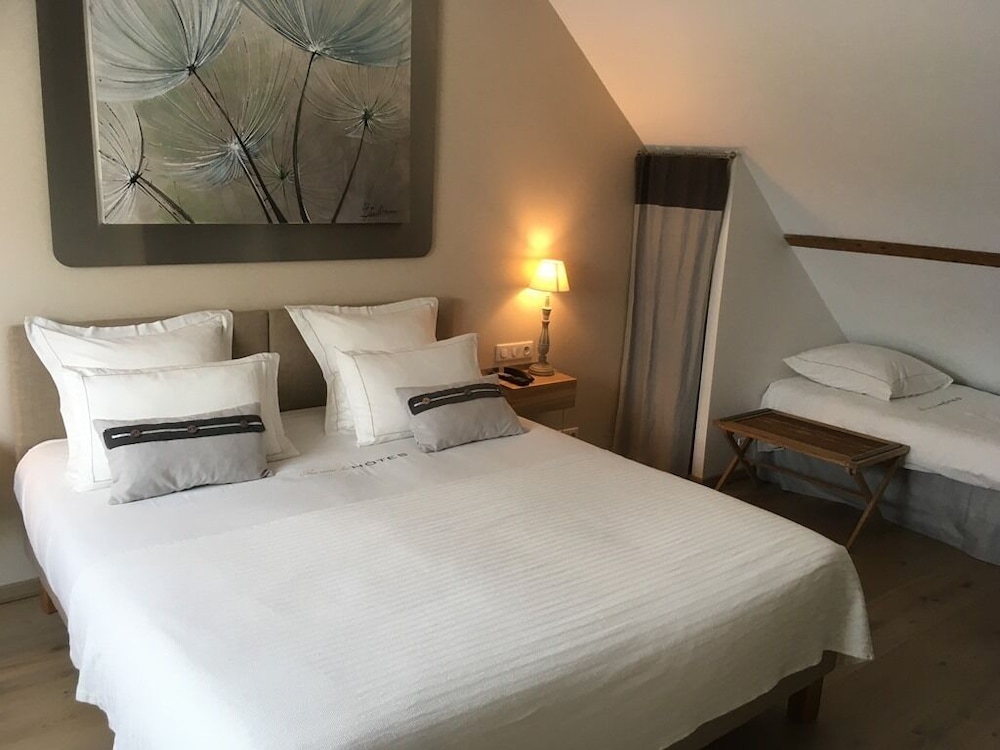 Comfort Double or Twin Room, Private Bathroom (Joli Coeur)