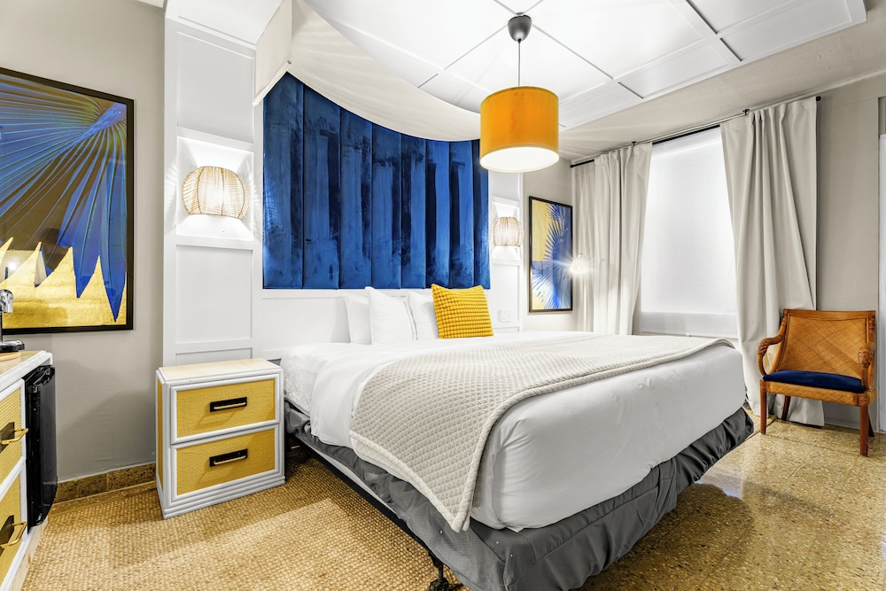 Standard Room, 1 King Bed, Balcony, Lagoon View