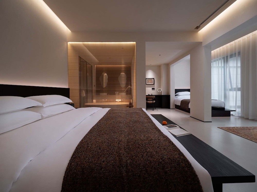Superior Suite, Courtyard View