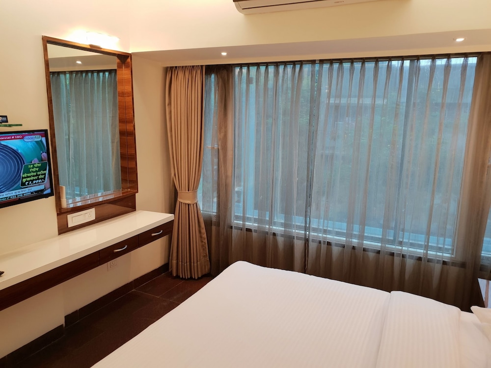 Premium Room - Photo 17