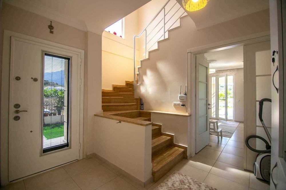 Villa photo 1