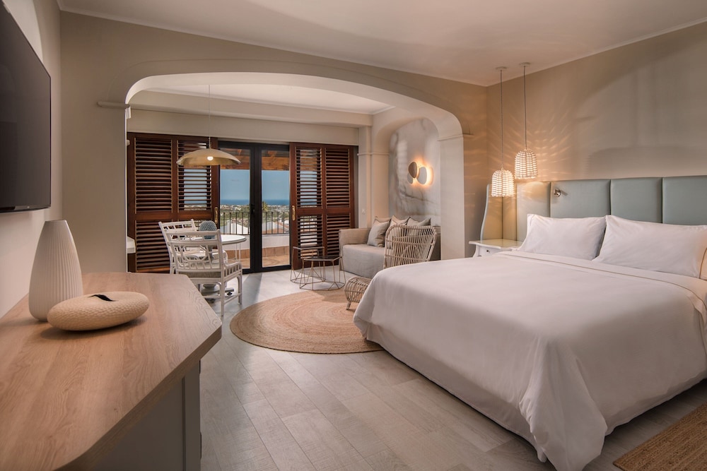 Panoramic Room, 1 King Bed thumbnail 5