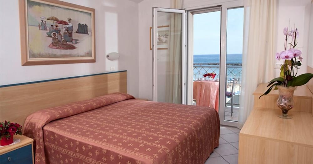 Room, Sea Facing photo 3