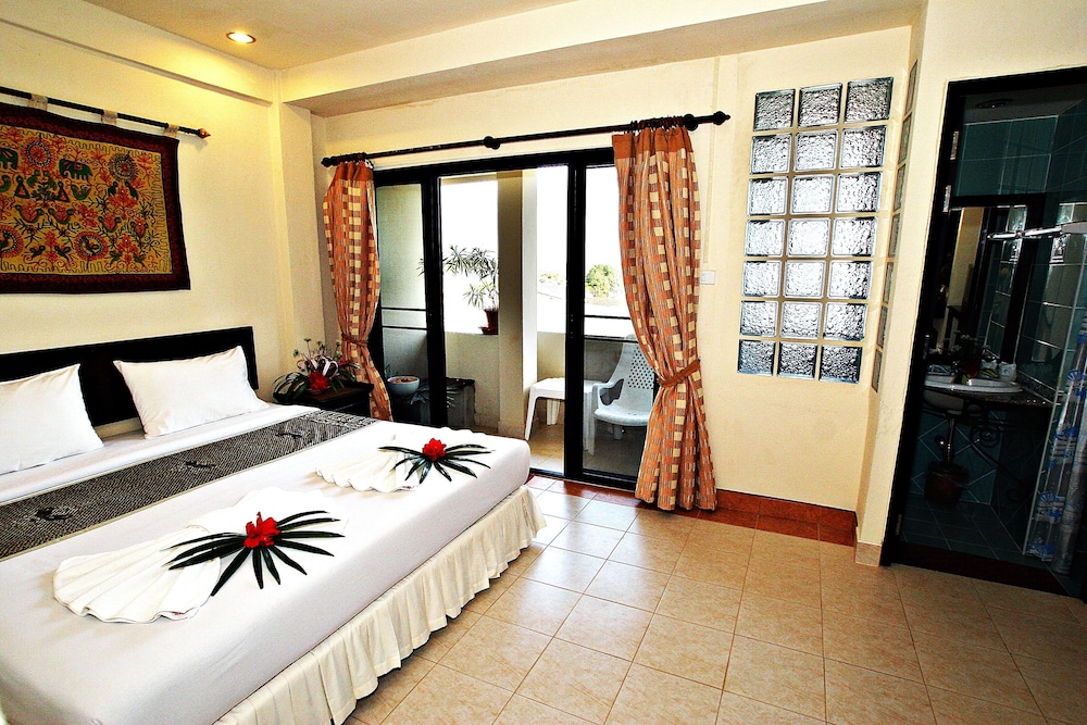 Deluxe Double Room (Air-Condition) photo 2