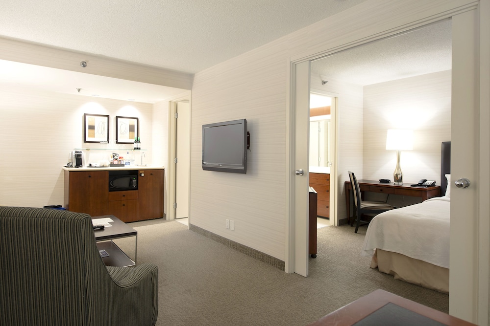 Deluxe Suite, 1 King Bed with Sofa bed