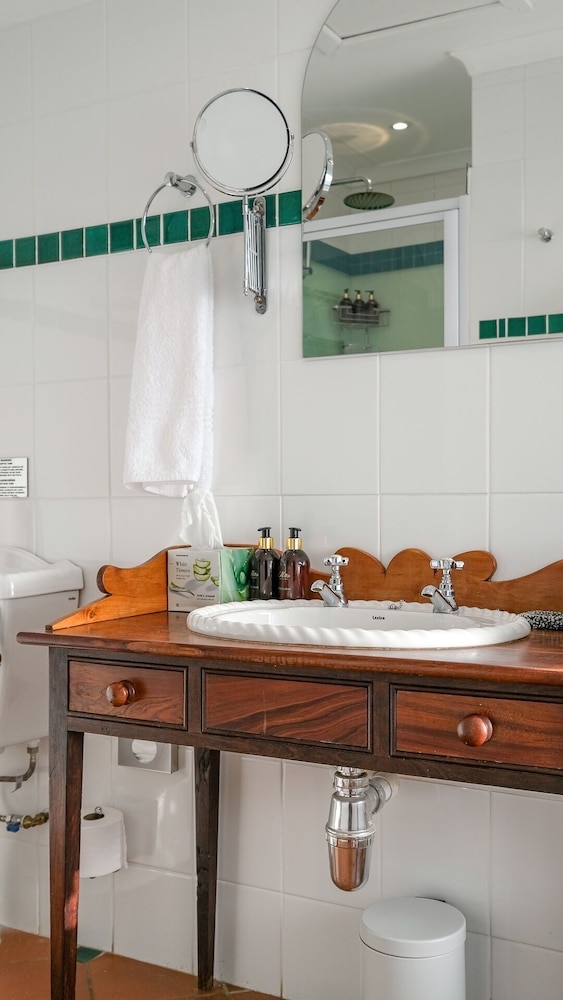 De-Luxe Suite - Photo 7