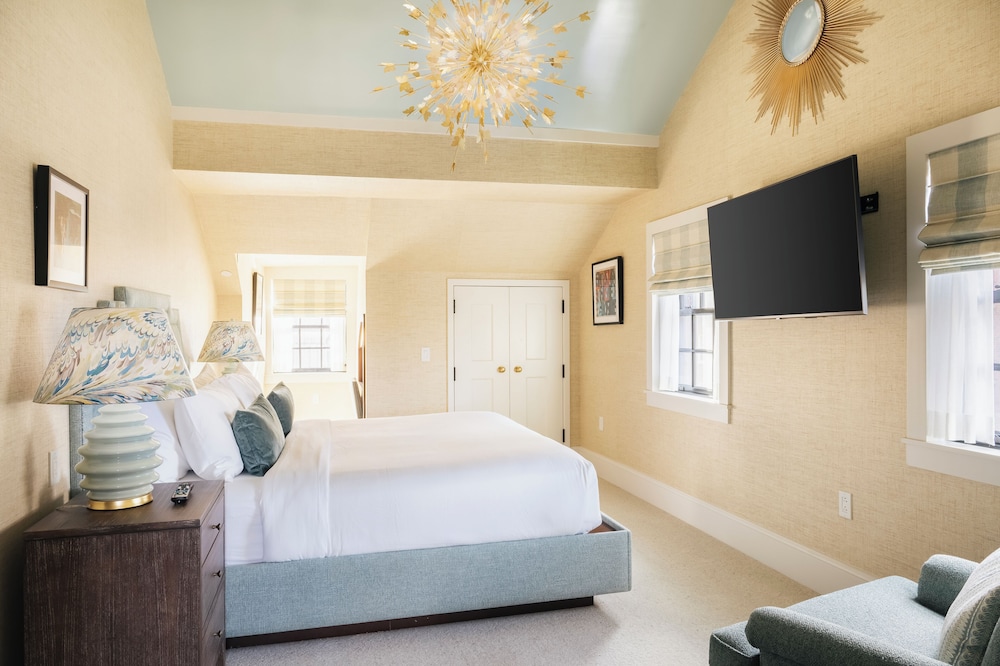 Suite (Beacon Hill)