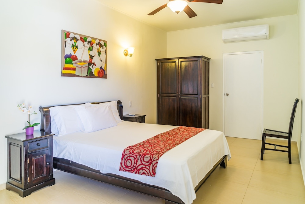 Standard Room, 1 Queen Bed